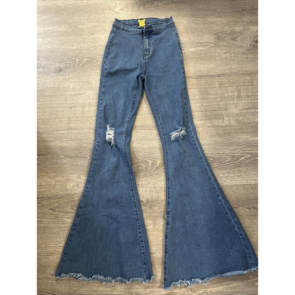 Daisy Flared Blue Jeans W/ Knee & Ankle Fray Size Small
